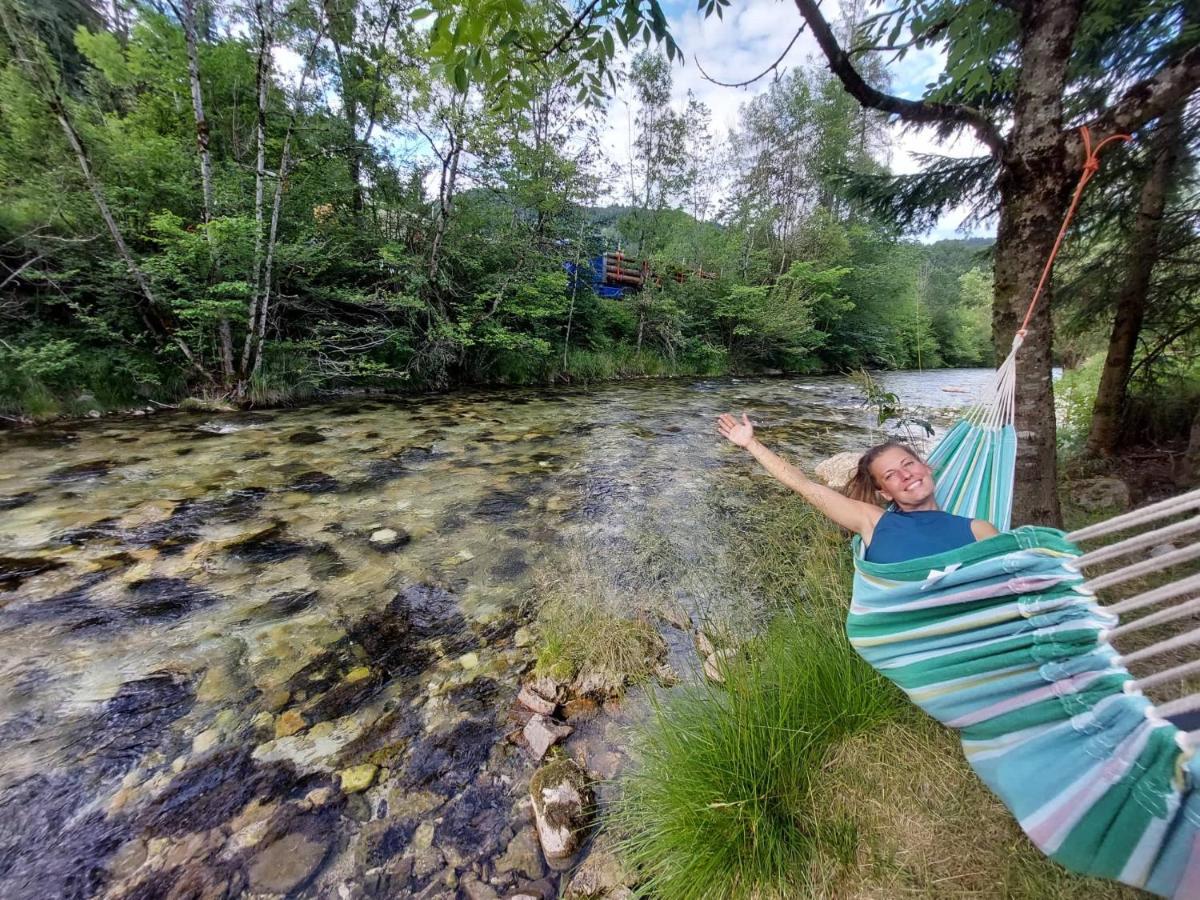 The Riverside Chill Hostel Блед Экстерьер фото