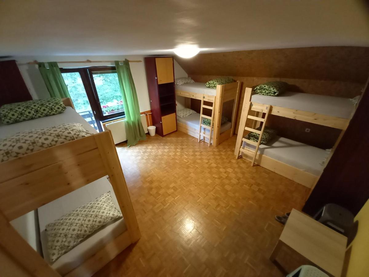 The Riverside Chill Hostel Блед Номер фото