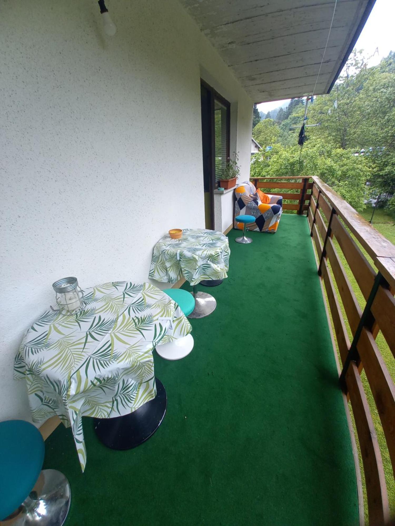 The Riverside Chill Hostel Блед Экстерьер фото