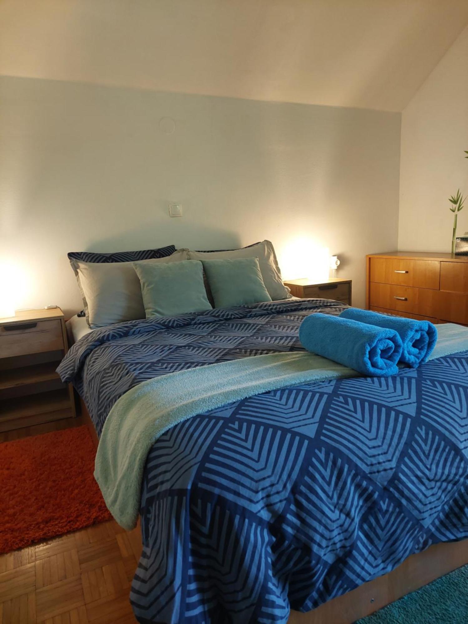 The Riverside Chill Hostel Блед Экстерьер фото