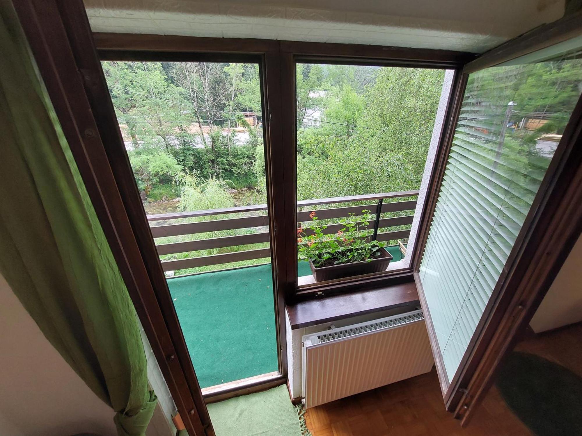 The Riverside Chill Hostel Блед Номер фото